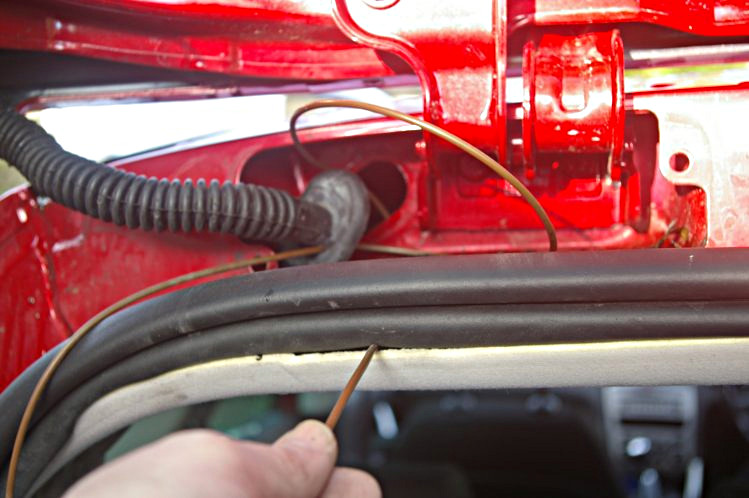 Fitting a Peugeot 308SW reversing camera step G-2